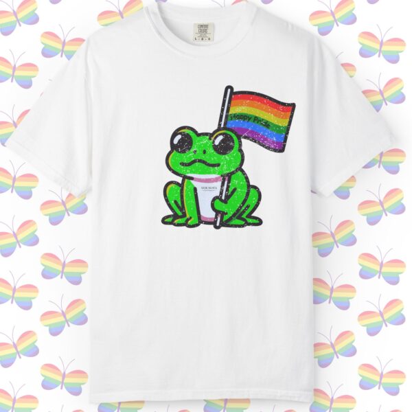Cute Happy Pride Frog 🐸🏳️‍🌈 Distressed Retro Premium Tee 💖 - Unisex Garment-Dyed T-shirt Vintage Look And Feel Printed On Super Soft Comfy Comfort Colors 1717 Tee